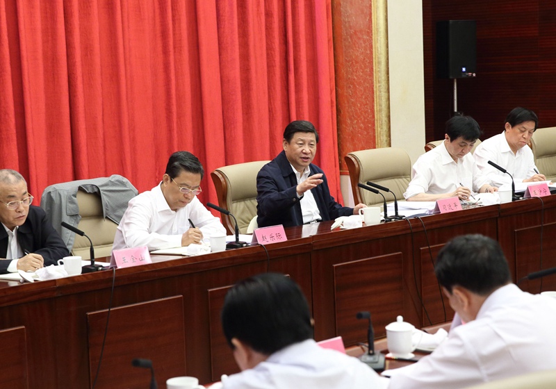 9月23日至25日，中共中央總書記、國家主席、中央軍委主席習近平到黨的群眾路線教育實踐活動聯(lián)系省河北，全程參加並指導省委常委班子專題民主生活會。這是25日上午，習近平在河北省委常委班子專題民主生活會上講話。 新華社記者蘭紅光攝