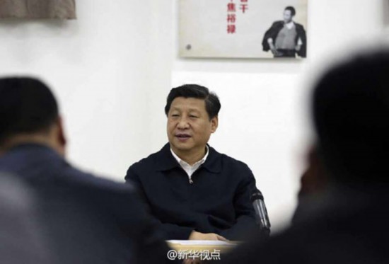 習近平來到焦裕祿干部學院和蘭考縣基層服務型黨組織建設培訓班學員座談。
