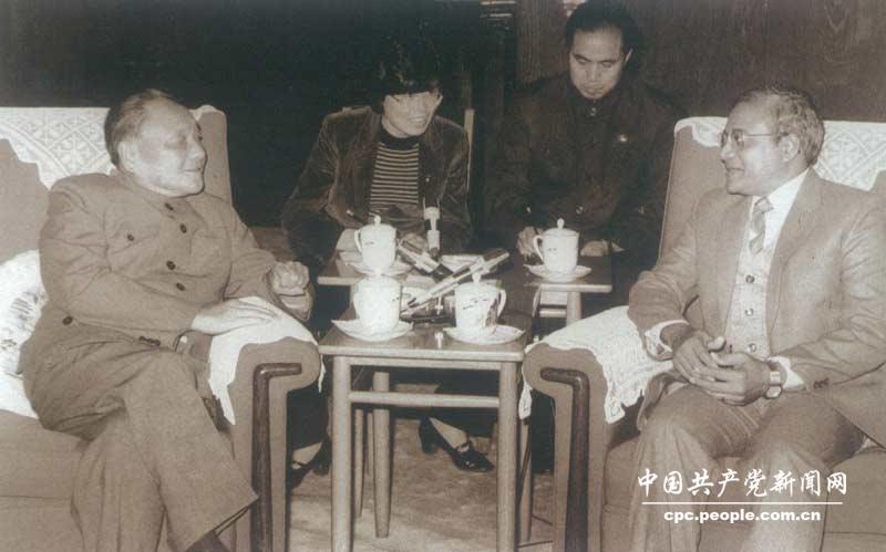 1984年，鄧小平會見馬爾代夫總統(tǒng)加堯姆