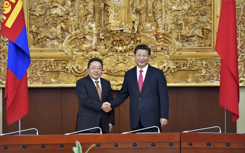 8月21日，國(guó)家主席習(xí)近平在烏蘭巴托同蒙古國(guó)總統(tǒng)額勒貝格道爾吉舉行會(huì)談。新華社記者 李濤 攝