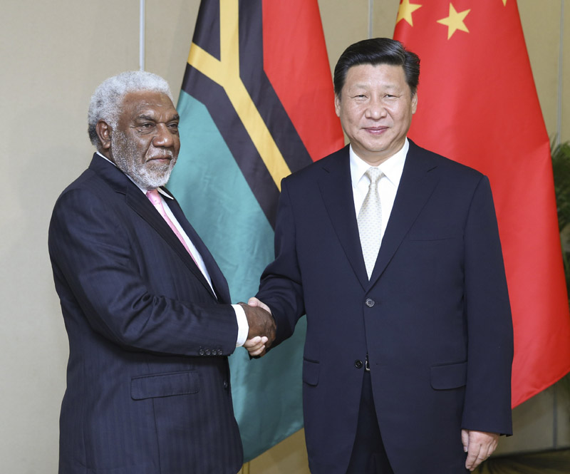 11月22日，中國國家主席習(xí)近平在斐濟(jì)楠迪會(huì)見瓦努阿圖總理納圖曼。 新華社記者姚大偉攝