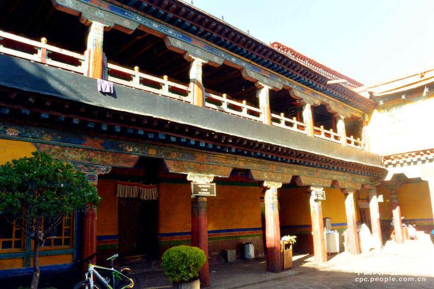 大昭寺內(nèi)（李源攝）
