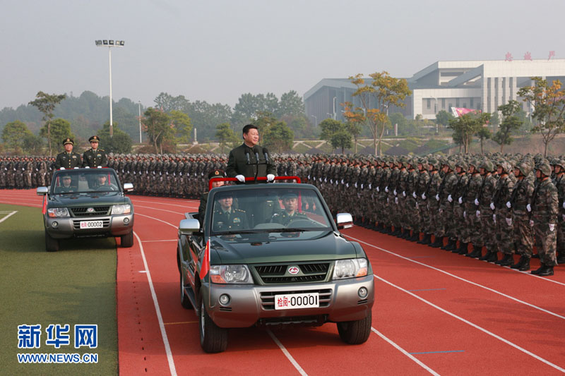 2013年11月5日，習近平在國防科學技術大學視察。李剛攝