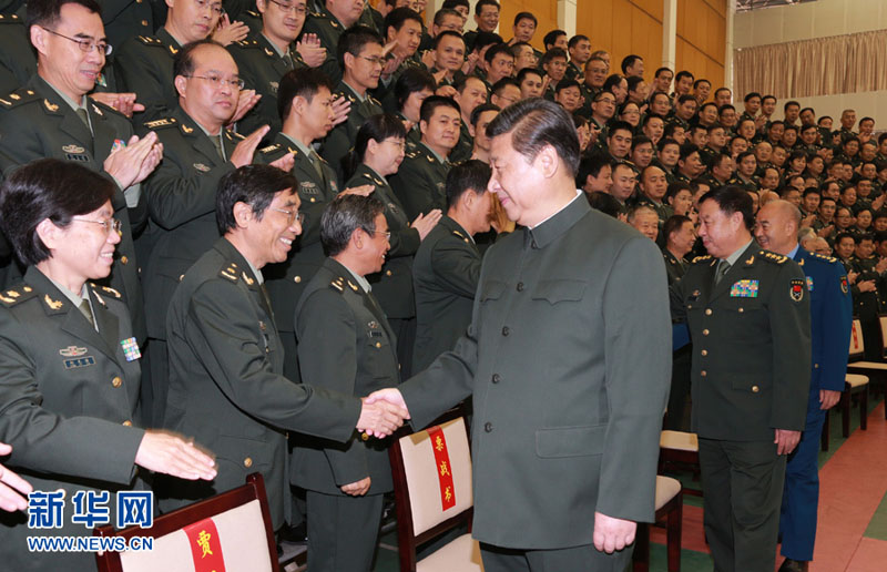 2013年11月5日，習(xí)近平在國(guó)防科學(xué)技術(shù)大學(xué)視察。李剛攝