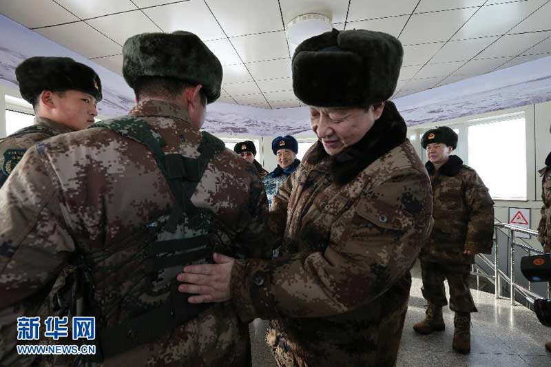 2014年1月26日，習近平來到內蒙古軍區(qū)邊防某部，看望慰問戍邊官兵。李剛攝