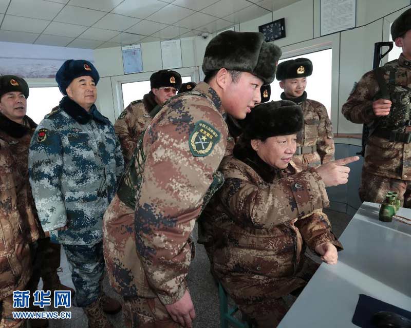 2014年1月26日，習(xí)近平來(lái)到內(nèi)蒙古軍區(qū)邊防某部，看望慰問(wèn)戍邊官兵。李剛攝