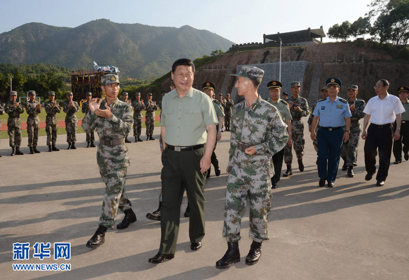 2014年7月30日，習(xí)近平看望慰問第31集團軍某師官兵。李剛 攝