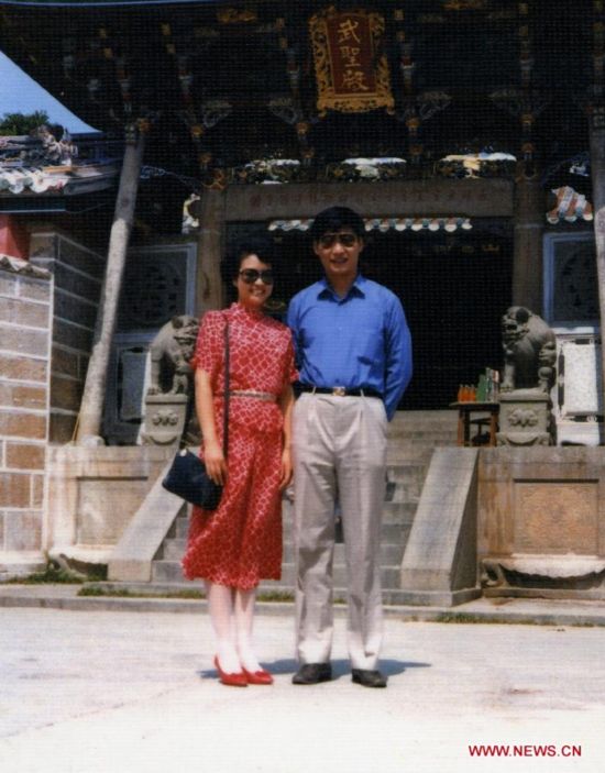 1987年，習(xí)近平和妻子彭麗媛在福建東山島。