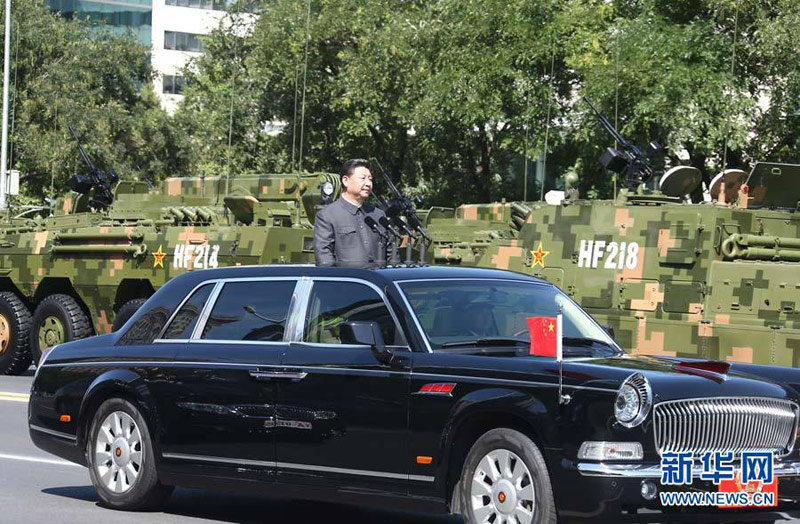 9月3日，紀(jì)念中國(guó)人民抗日戰(zhàn)爭(zhēng)暨世界反法西斯戰(zhàn)爭(zhēng)勝利70周年大會(huì)在北京天安門廣場(chǎng)隆重舉行。這是中共中央總書記、國(guó)家主席、中央軍委主席習(xí)近平檢閱受閱部隊(duì)。新華社記者陳建力攝
