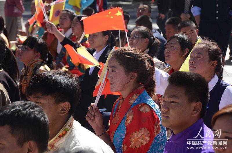 大會現(xiàn)場的少數(shù)民族群眾。人民網(wǎng)記者 姚奕攝