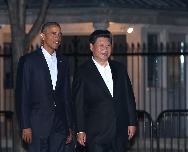 9月24日，國(guó)家主席習(xí)近平在華盛頓出席美國(guó)總統(tǒng)奧巴馬舉行的私人晚宴。這是習(xí)近平和奧巴馬從白宮步行前往舉行晚宴的國(guó)賓館。新華社記者 龐興雷 攝