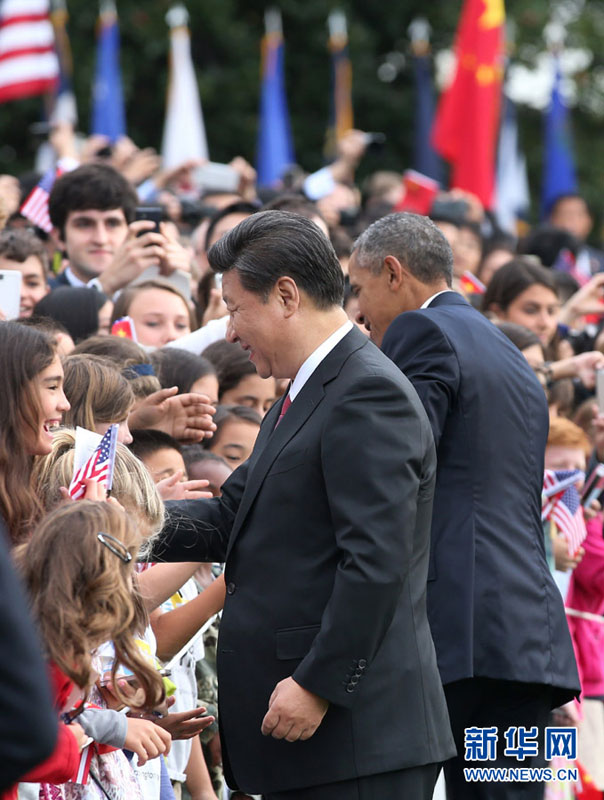 9月25日，中國國家主席習(xí)近平在華盛頓白宮南草坪出席美國總統(tǒng)奧巴馬舉行的歡迎儀式。 新華社記者 龐興雷 攝