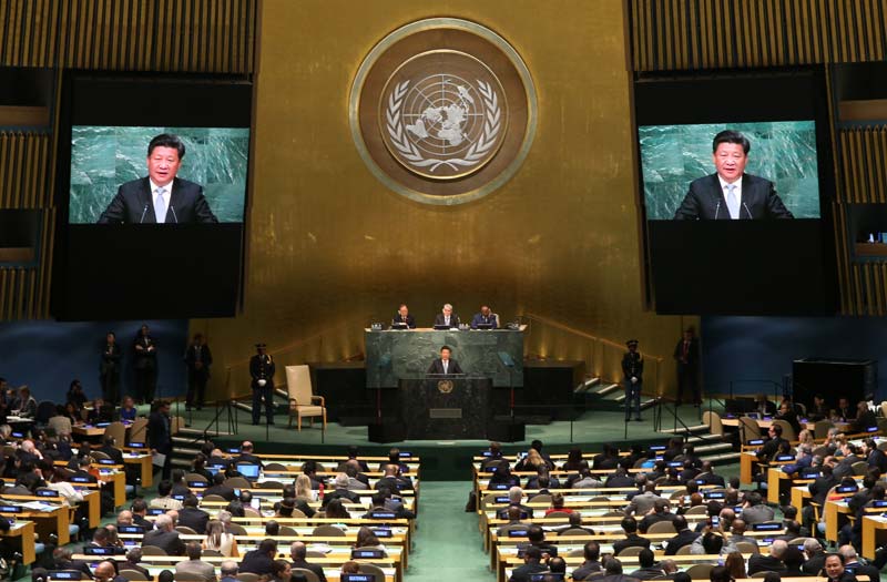 9月28日，國家主席習(xí)近平在紐約聯(lián)合國總部出席第70屆聯(lián)合國大會一般性辯論並發(fā)表題為《攜手構(gòu)建合作共贏新伙伴同心打造人類命運(yùn)共同體》的重要講話。新華社記者 龐興雷 攝