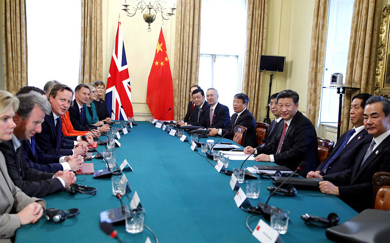 10月21日，國家主席習近平在倫敦唐寧街首相府同英國首相卡梅倫舉行會談。新華社記者 鞠鵬 攝