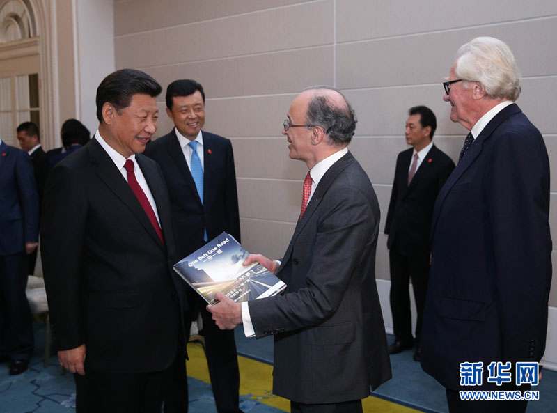 10月22日，國家主席習(xí)近平在倫敦集體會見英國前首相布朗等英國友人。新華社記者 龐興雷 攝