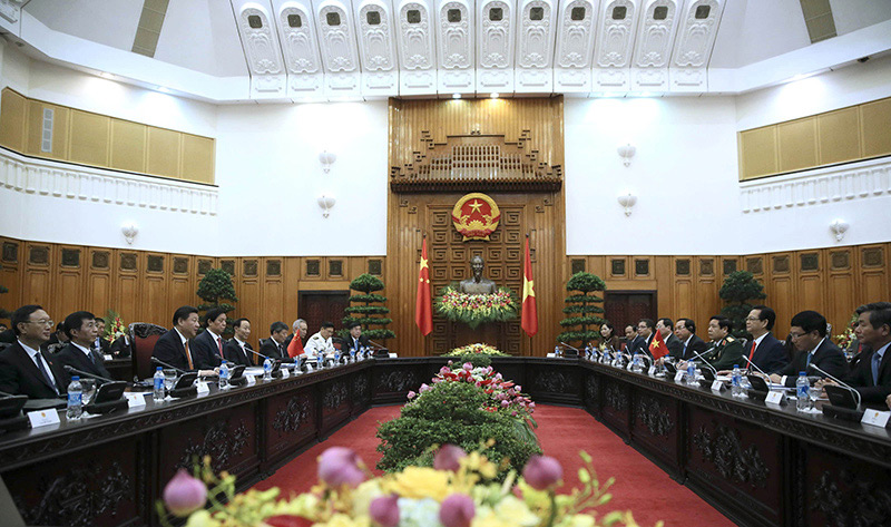 11月5日，中共中央總書記、國家主席習(xí)近平在河內(nèi)同越南總理阮晉勇舉行會談。新華社記者 蘭紅光 攝
