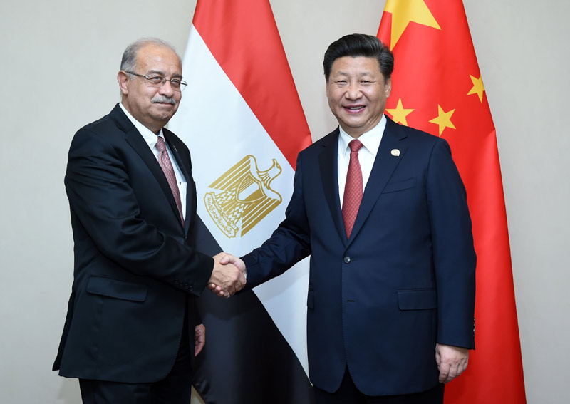 12月4日，國(guó)家主席習(xí)近平在約翰內(nèi)斯堡會(huì)見(jiàn)埃及總理伊斯梅爾。新華社記者 張鐸 攝