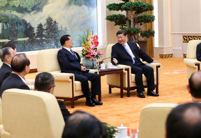 9月1日，中共中央總書記習(xí)近平在北京人民大會堂會見前來參加中國人民抗日戰(zhàn)爭暨世界反法西斯戰(zhàn)爭勝利70周年紀(jì)念活動的連戰(zhàn)等臺灣各界代表人士。新華社記者 馬佔成 攝