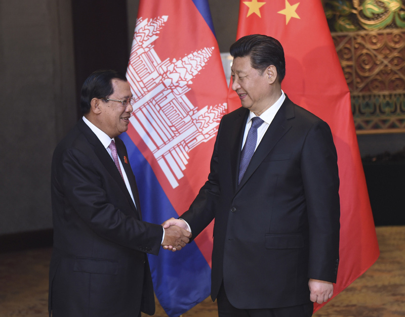 4月23日，國(guó)家主席習(xí)近平在雅加達(dá)會(huì)見柬埔寨首相洪森。新華社記者 張鐸 攝