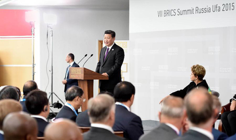 7月9日，金磚國家領導人同金磚國家工商理事會代表對話會在俄羅斯烏法舉行。中國國家主席習近平、俄羅斯總統(tǒng)普京、巴西總統(tǒng)羅塞夫、印度總理莫迪、南非總統(tǒng)祖馬等共同出席。新華社記者 張鐸 攝