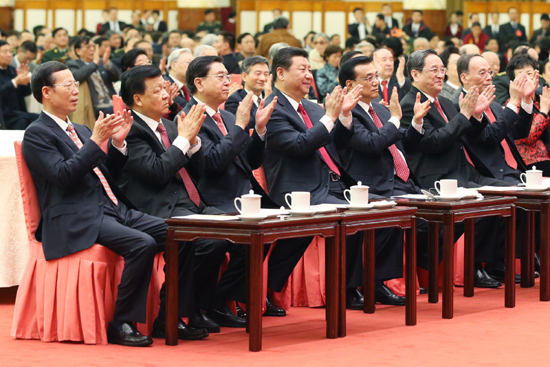 2月17日，中共中央、國(guó)務(wù)院在北京人民大會(huì)堂舉行2015年春節(jié)團(tuán)拜會(huì)。黨和國(guó)家領(lǐng)導(dǎo)人習(xí)近平、李克強(qiáng)、張德江、俞正聲、劉雲(yún)山、王岐山、張高麗等同首都各界人士歡聚一堂，共迎新春。新華社記者 姚大偉 攝