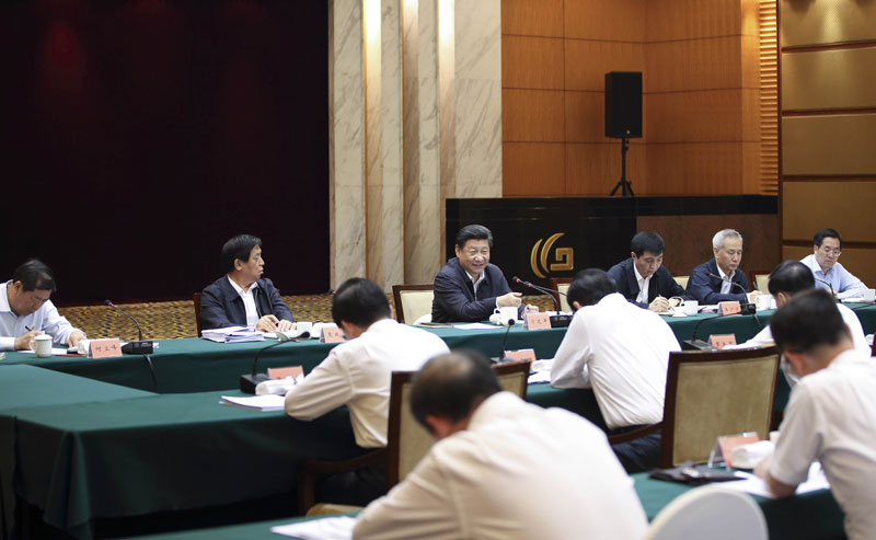 5月27日，中共中央總書記、國家主席、中央軍委主席習(xí)近平在浙江召開華東7省市黨委主要負(fù)責(zé)同志座談會(huì)，聽取對(duì)“十三五”時(shí)期經(jīng)濟(jì)社會(huì)發(fā)展的意見和建議並發(fā)表重要講話。新華社記者 蘭紅光 攝