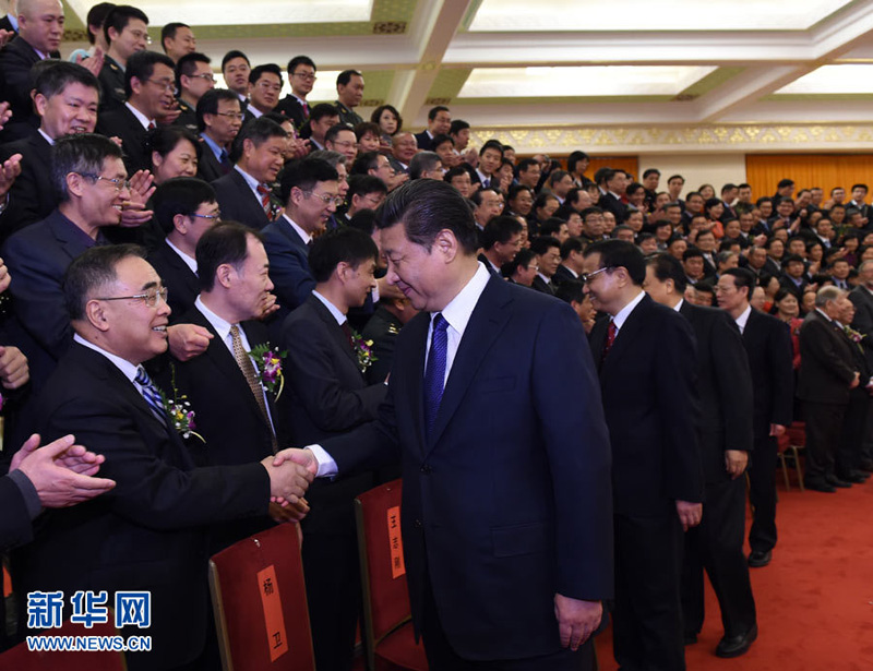 1月9日，2014年度國(guó)家科學(xué)技術(shù)獎(jiǎng)勵(lì)大會(huì)在北京人民大會(huì)堂隆重舉行。這是獎(jiǎng)勵(lì)大會(huì)開(kāi)始前，習(xí)近平等黨和國(guó)家領(lǐng)導(dǎo)人會(huì)見(jiàn)國(guó)家科學(xué)技術(shù)獎(jiǎng)獲獎(jiǎng)代表。新華社記者 李學(xué)仁 攝