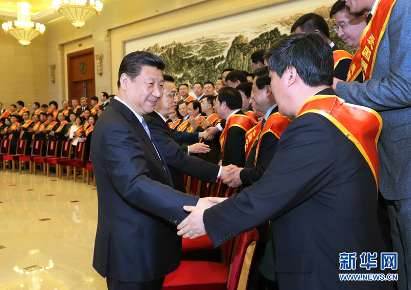 2月11日，2015年軍民迎新春茶話會(huì)在京舉行。會(huì)前，黨和國(guó)家領(lǐng)導(dǎo)人習(xí)近平、李克強(qiáng)、劉雲(yún)山、張高麗等親切會(huì)見全國(guó)雙擁模范代表。新華社記者李剛攝