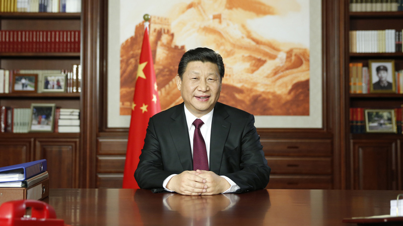 新年前夕，國(guó)家主席習(xí)近平通過(guò)中國(guó)國(guó)際廣播電臺(tái)、中央人民廣播電臺(tái)、中央電視臺(tái)發(fā)表二〇一五年新年賀詞。新華社記者 鞠 鵬攝