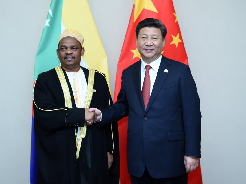 12月4日，國(guó)家主席習(xí)近平在約翰內(nèi)斯堡會(huì)見(jiàn)科摩羅總統(tǒng)伊基利盧。新華社記者 張鐸 攝