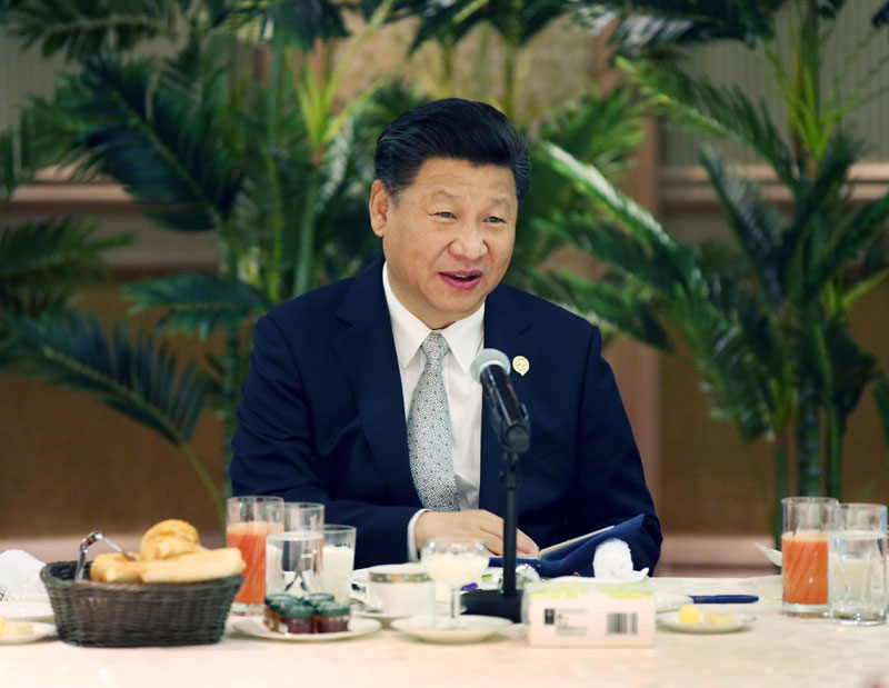 12月5日，國(guó)家主席習(xí)近平在約翰內(nèi)斯堡再次集體會(huì)見(jiàn)17位非洲國(guó)家領(lǐng)導(dǎo)人。新華社記者 姚大偉 攝