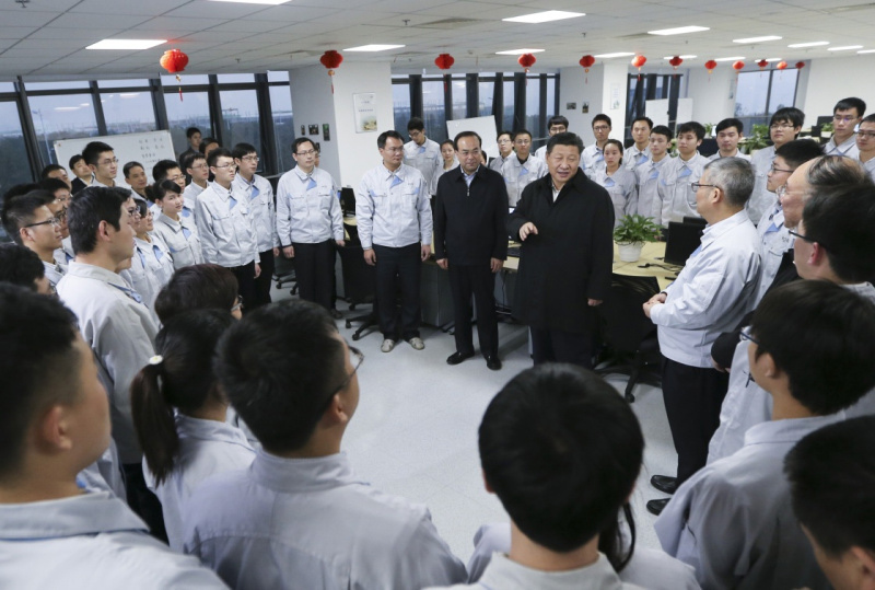 1月4日至6日，中共中央總書記、國家主席、中央軍委主席習(xí)近平在重慶調(diào)研。這是1月4日下午，習(xí)近平在考察重慶京東方光電科技有限公司時(shí)勉勵(lì)研發(fā)人員大膽創(chuàng)新。新華社記者 蘭紅光 攝