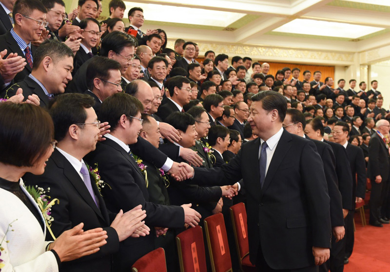 1月8日，2015年度國家科學(xué)技術(shù)獎(jiǎng)勵(lì)大會(huì)在北京人民大會(huì)堂隆重舉行。會(huì)前，習(xí)近平、李克強(qiáng)、劉雲(yún)山、張高麗等黨和國家領(lǐng)導(dǎo)人會(huì)見獲獎(jiǎng)代表。 新華社記者 李學(xué)仁 攝