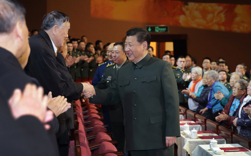 1月28日，中央軍委慰問駐京部隊老干部迎新春文藝演出在北京舉行。中共中央總書記、國家主席、中央軍委主席習近平出席，向在場的軍隊老同志，向全軍離退休老干部，致以新春問候和祝福。新華社記者 李剛 攝