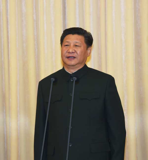 2月1日，中國人民解放軍戰(zhàn)區(qū)成立大會在北京八一大樓隆重舉行。中共中央總書記、國家主席、中央軍委主席習近平向東部戰(zhàn)區(qū)、南部戰(zhàn)區(qū)、西部戰(zhàn)區(qū)、北部戰(zhàn)區(qū)、中部戰(zhàn)區(qū)授予軍旗並發(fā)布訓令。 新華社記者 李剛 攝
