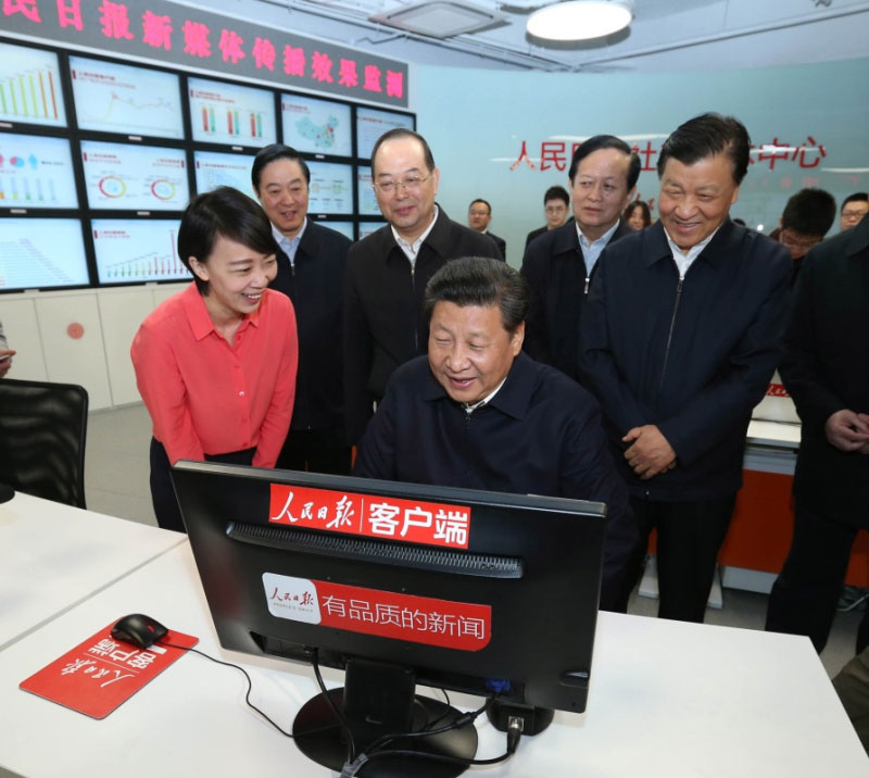 2月19日，中共中央總書記、國家主席、中央軍委主席習(xí)近平在北京主持召開黨的新聞輿論工作座談會，並到中央新聞單位調(diào)研。這是習(xí)近平在人民日報社新媒體中心通過新媒體平臺發(fā)送語音信息，向全國人民致以元宵節(jié)的問候和祝福。新華社記者 龐興雷 攝