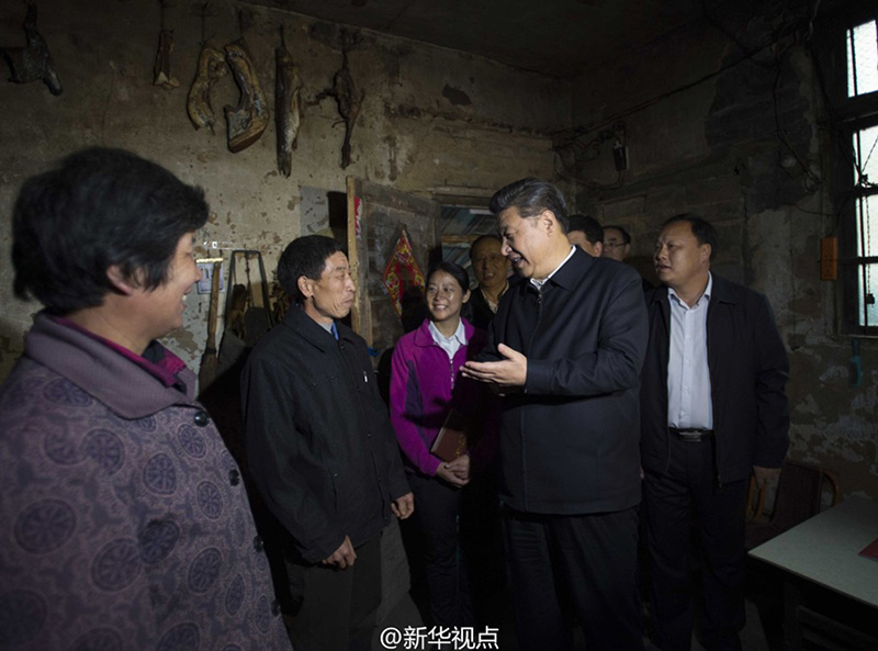 金寨縣是國家級首批重點貧困縣，2011年被確定為大別山片區(qū)扶貧攻堅重點縣。24日下午，習(xí)近平來到金寨縣花石鄉(xiāng)大灣村走訪村民，同當(dāng)?shù)馗刹咳罕姽采堂撠毠源笥嫛? ></a><br><center><font color='#000000'>金寨縣是國家級首批重點貧困縣，2011年被確定為大別山片區(qū)扶貧攻堅重點縣。24日下午，習(xí)近平來到金寨縣花石鄉(xiāng)大灣村走訪村民，同當(dāng)?shù)馗刹咳罕姽采堂撠毠源笥嫛?/font></center></dd>
    <dt style=