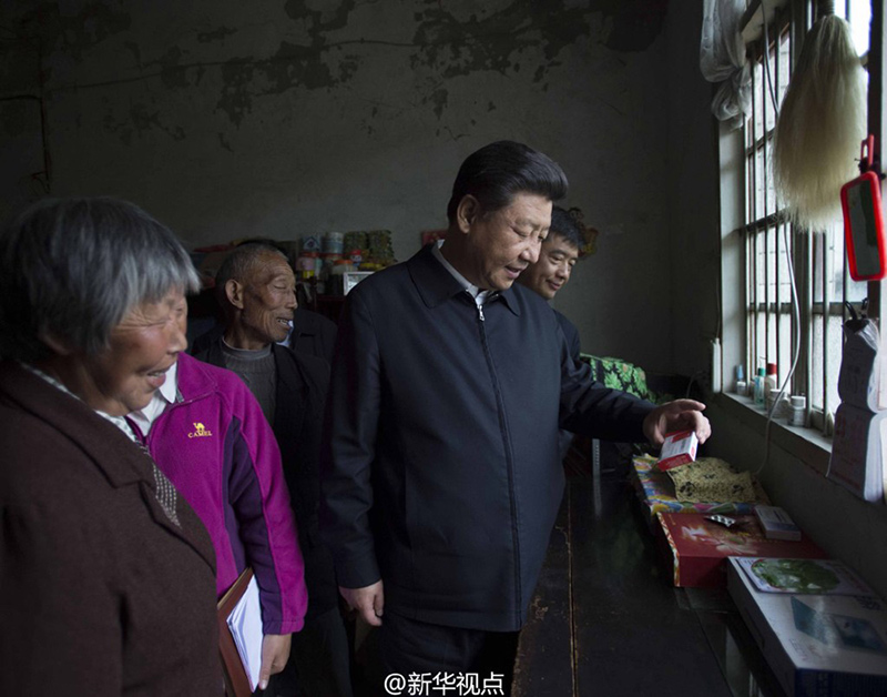 習(xí)近平說，因病致貧、因殘致貧問題時有發(fā)生，扶貧機制要進(jìn)一步完善兜底措施，在醫(yī)保、新農(nóng)合方面給予更多扶持。 
