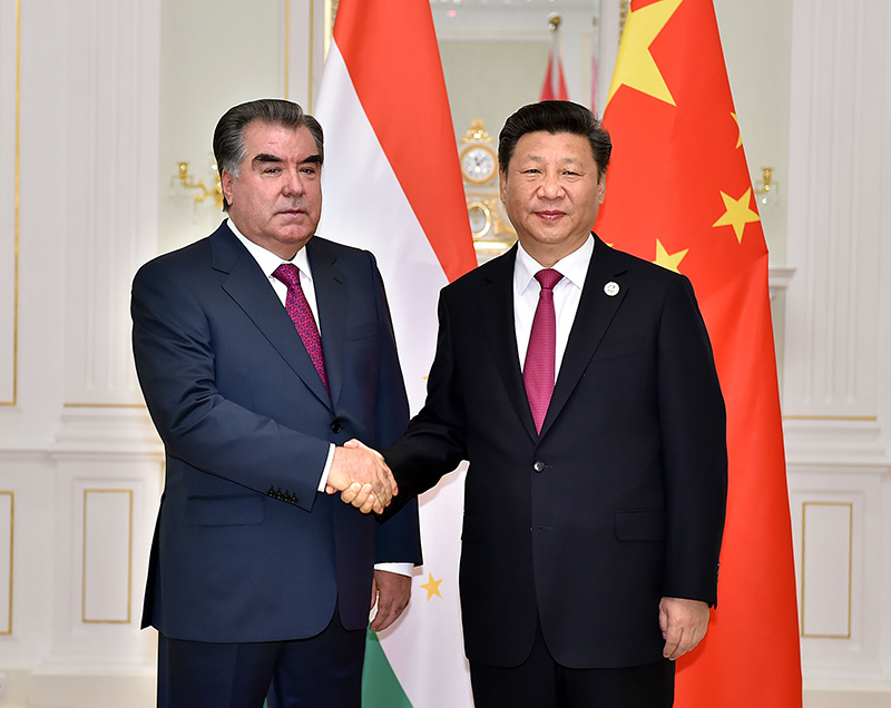 6月23日，國家主席習(xí)近平在塔什干會見塔吉克斯坦總統(tǒng)拉赫蒙。新華社記者李濤攝