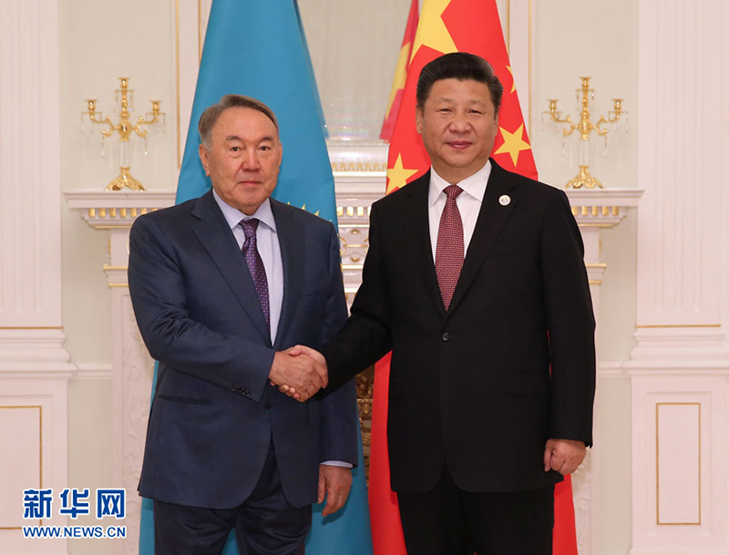 6月24日，國家主席習(xí)近平在塔什干會見哈薩克斯坦總統(tǒng)納扎爾巴耶夫。 新華社記者 蘭紅光 攝
