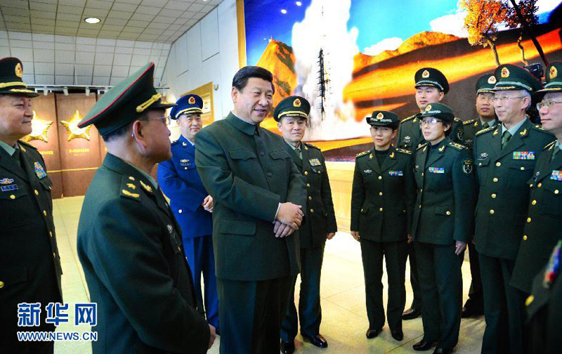 2013年2月2日和4日，習(xí)近平分別來到空軍某試驗(yàn)訓(xùn)練基地、酒泉衛(wèi)星發(fā)射中心和蘭州軍區(qū)機(jī)關(guān)視察。李剛 攝