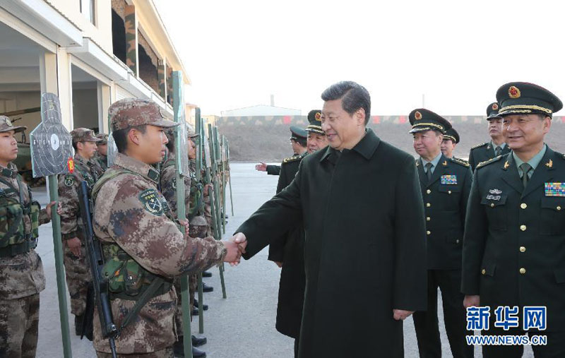 2013年11月28日，習(xí)近平視察濟(jì)南軍區(qū)部隊。李剛攝