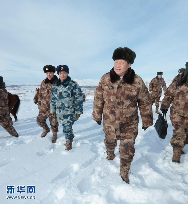 2014年1月26日，習(xí)近平來到內(nèi)蒙古軍區(qū)邊防某部，看望慰問戍邊官兵。李剛攝