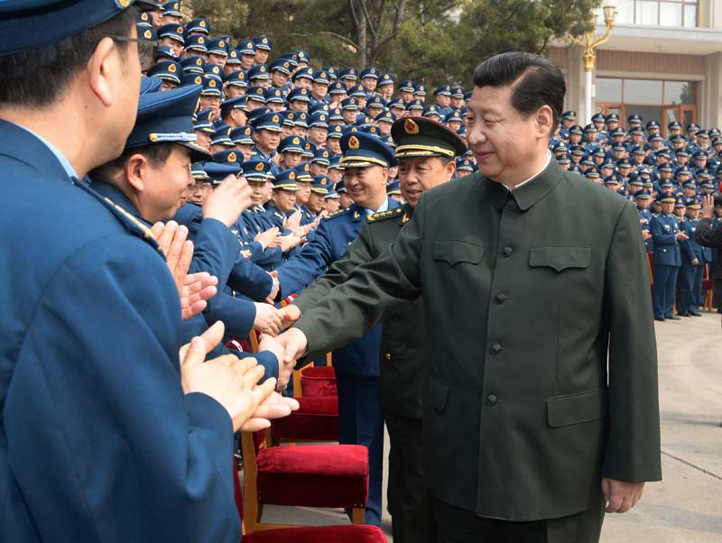 2014年4月14日，習(xí)近平到空軍機(jī)關(guān)就空軍建設(shè)和軍事斗爭準(zhǔn)備進(jìn)行調(diào)研。李剛 攝 