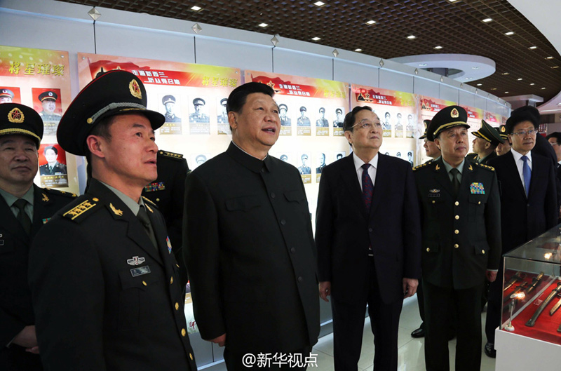2014年4月29日下午，習(xí)近平參觀新疆軍區(qū)某紅軍師師史館。（記者 曹智 李剛）