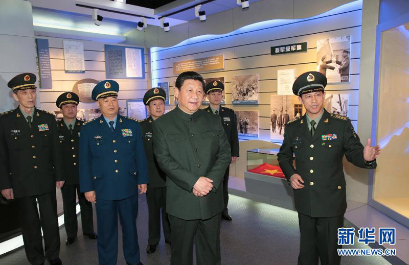 2015年1月21日，習(xí)近平參觀第二炮兵某基地軍史館。 李剛攝