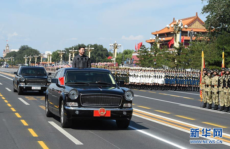 2015年9月3日，紀(jì)念中國(guó)人民抗日戰(zhàn)爭(zhēng)暨世界反法西斯戰(zhàn)爭(zhēng)勝利70周年大會(huì)在北京天安門廣場(chǎng)隆重舉行。這是習(xí)近平檢閱受閱部隊(duì)。記者李學(xué)仁攝
