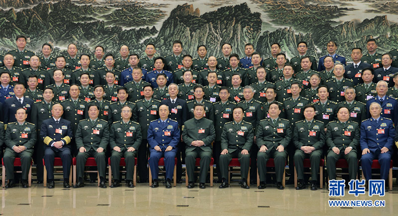 中央軍委改革工作會議2015年11月24日至26日在京舉行。習近平出席會議並發(fā)表重要講話。這是習近平親切接見會議代表，同大家合影留念。記者李剛攝