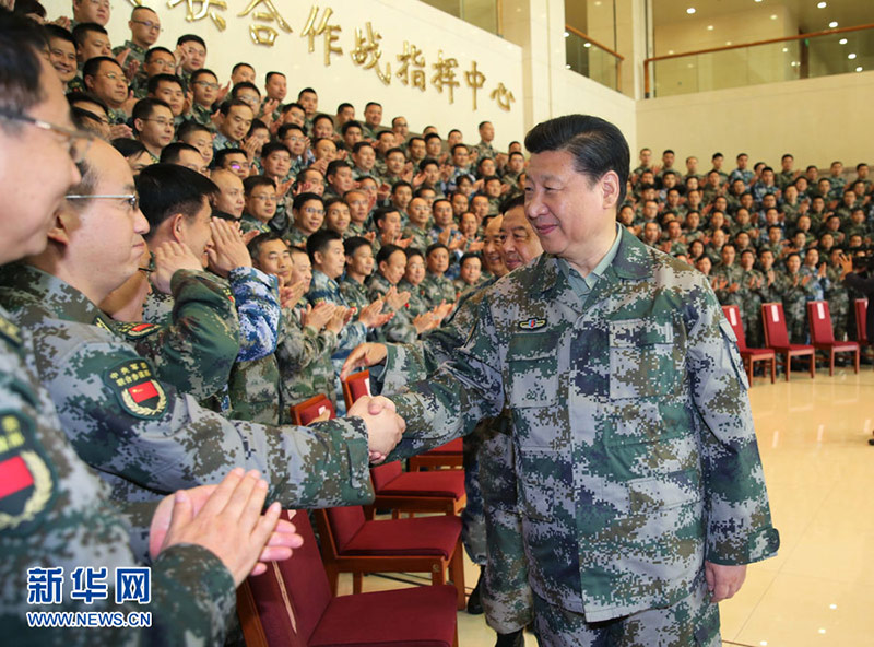 2016年4月20日上午，習(xí)近平到軍委聯(lián)合作戰(zhàn)指揮中心視察，代表黨中央和中央軍委，向軍委和戰(zhàn)區(qū)兩級聯(lián)指中心全體指戰(zhàn)員致以誠摯問候。記者 李剛 攝