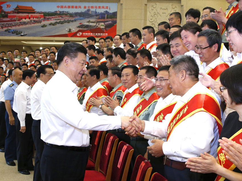7月29日，黨和國(guó)家領(lǐng)導(dǎo)人習(xí)近平、李克強(qiáng)等在北京會(huì)見全國(guó)雙擁模范城（縣）命名暨雙擁模范單位和個(gè)人表彰大會(huì)代表。 新華社記者 鞠鵬 攝